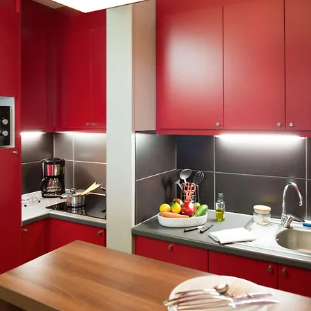 Ξενοδοχείο με διαμερίσματα Adagio Centre Ramblas 4*