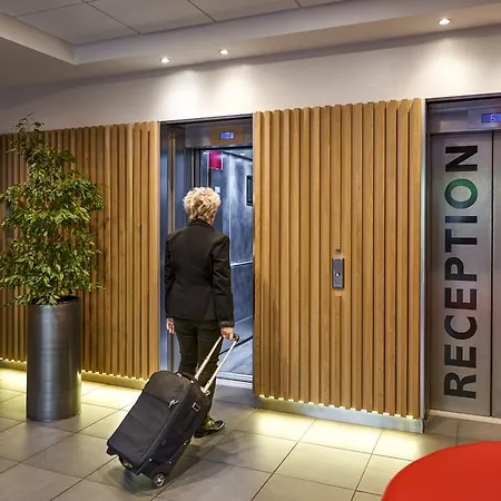 Ξενοδοχείο με διαμερίσματα Adagio Centre Ramblas 4*