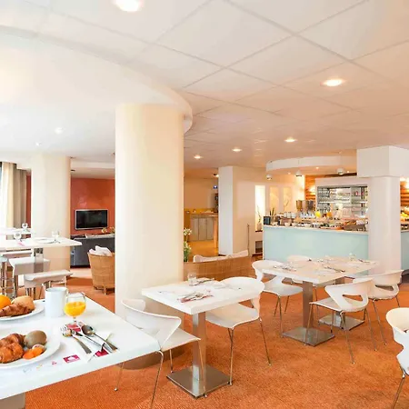 Ξενοδοχείο με διαμερίσματα Adagio Centre Ramblas 4*
